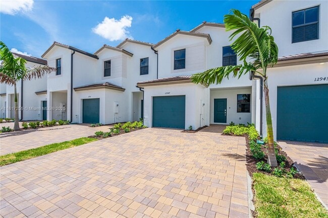 Photo - 12947 SW 231st Ter Casa Adosada