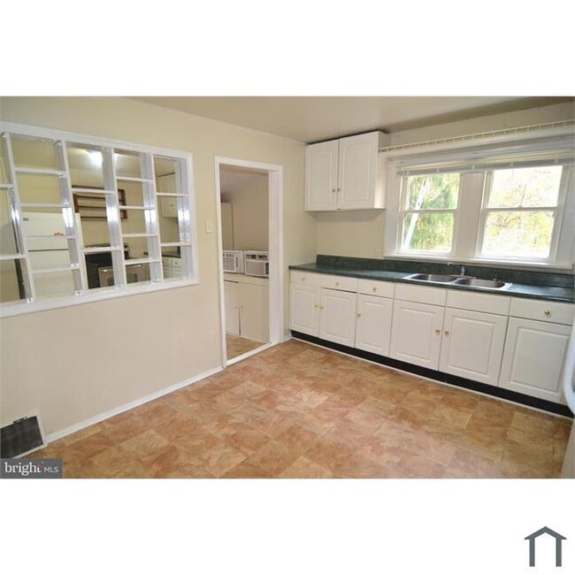 Photo - 5380 Beta Pl