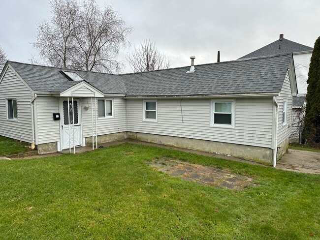 Photo - 194 Denver St