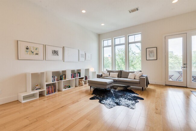 Photo - 5429C Hidalgo St Unidad B