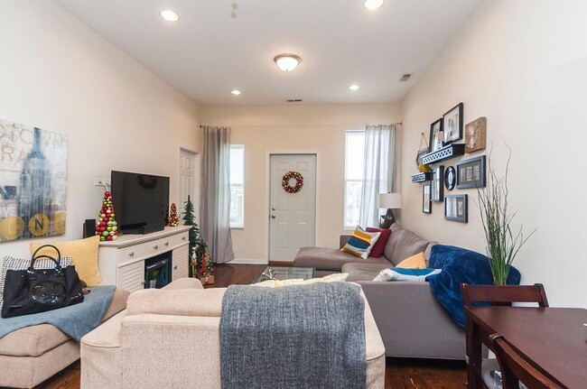 Photo - Spacious 2bed 1 bath in the Bucktown area Unidad 3R