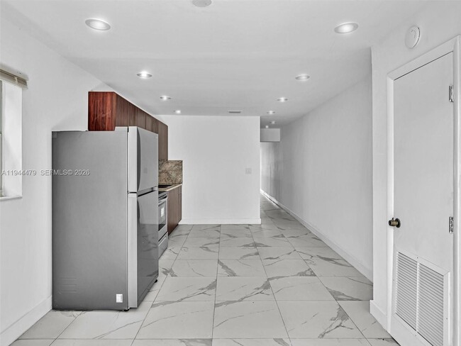 Photo - 5424 Pembroke Rd Unit A