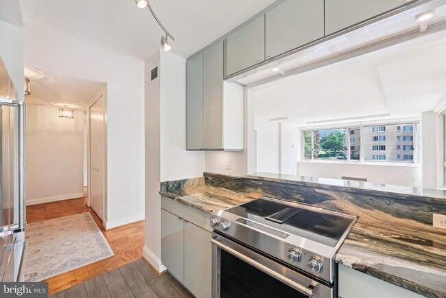 Building Photo - 4101 Cathedral Ave NW Unit 917 Rental