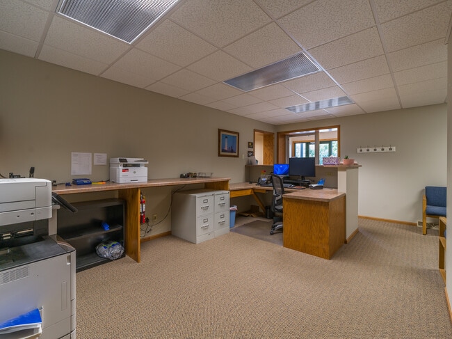 222 E Main St Unit 1