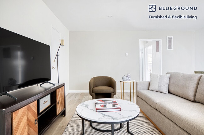 Photo - 11915 Kling St Unidad FL1-ID513