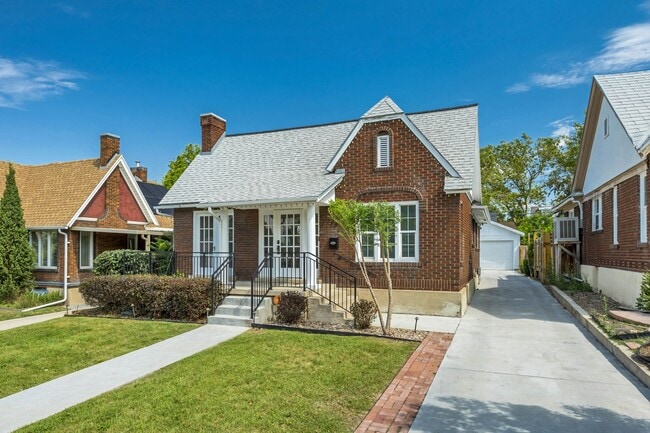 Building Photo - Elegant Yale Crest Bungalow in the Heart o...