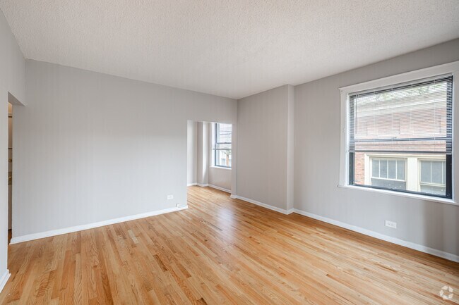 Convertible - 670SF - Living Room