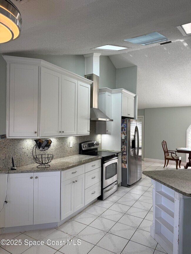 Photo - 1691 Norman St NE