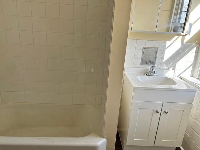 Photo - 840 Centre Ave Unit 840 Centre ave