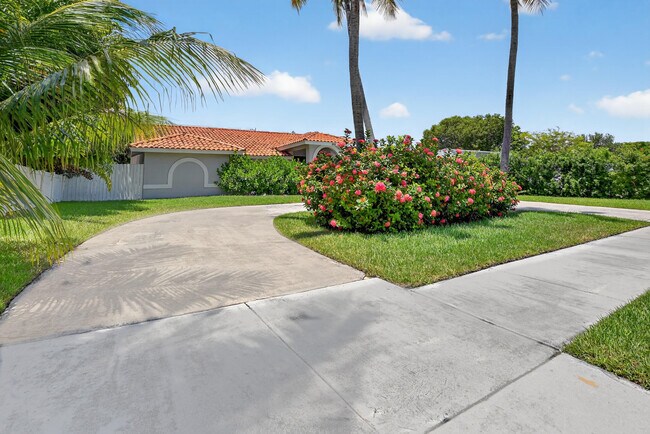 Photo - 875 NW 4th Ave