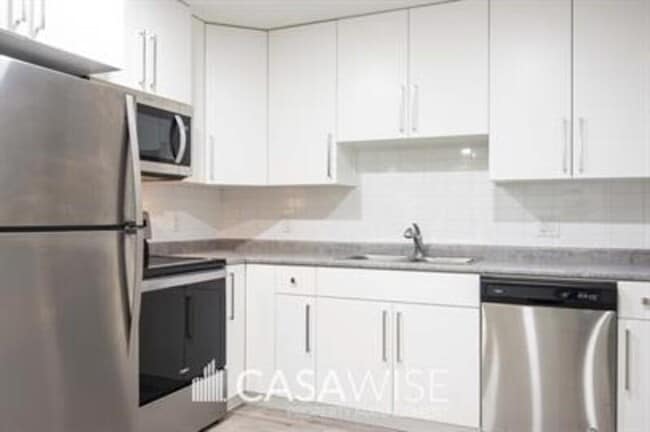 Building Photo - 17507-17565 65 St NW