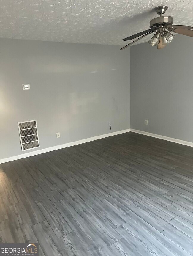 2279 Strathmoor Manor Dr
