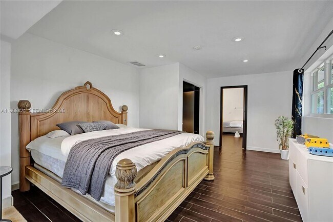 Photo - 3100 NE 56th Ct