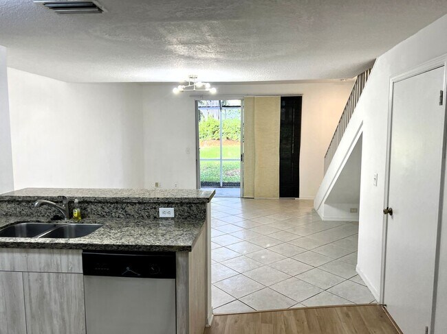 Photo - 982 Sevilla Cir