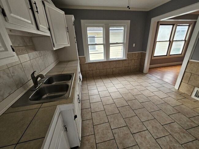 Photo - 10014 Sladden Ave