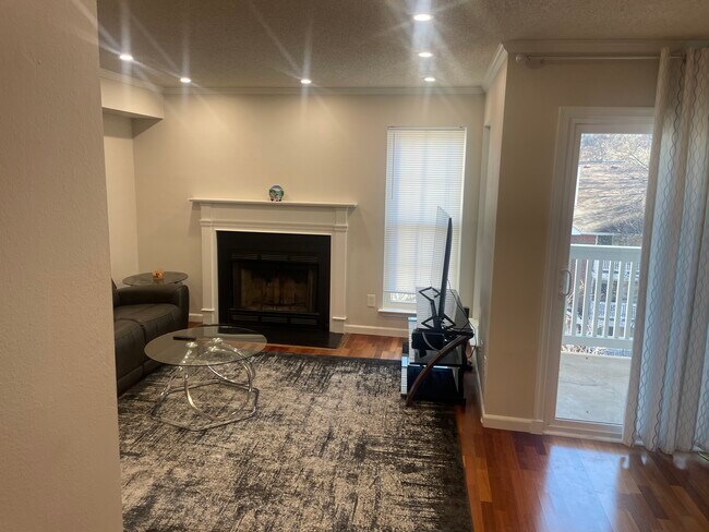 Photo - 1524 Lincoln Way Unidad 1