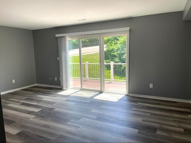 Photo - 101 Kingsway Ct