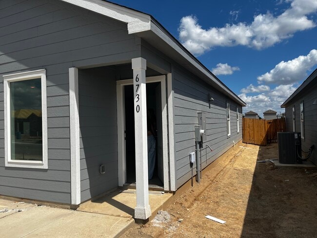 Photo - 6730 Chert Chase