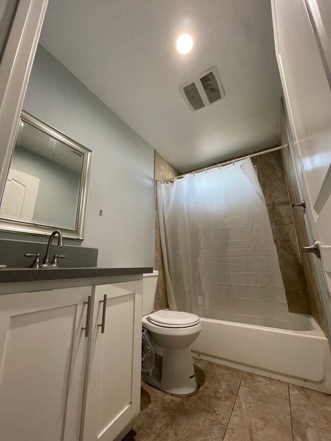 Photo - 1635 E 33rd St