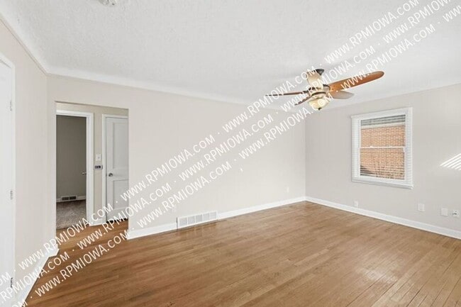 Photo - 1050 57th St