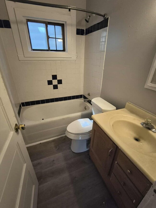 Photo - 820 Butler St Unidad Lower