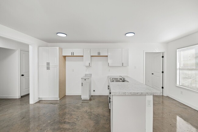 Photo - 2853-2855 CHOCTAW AVE