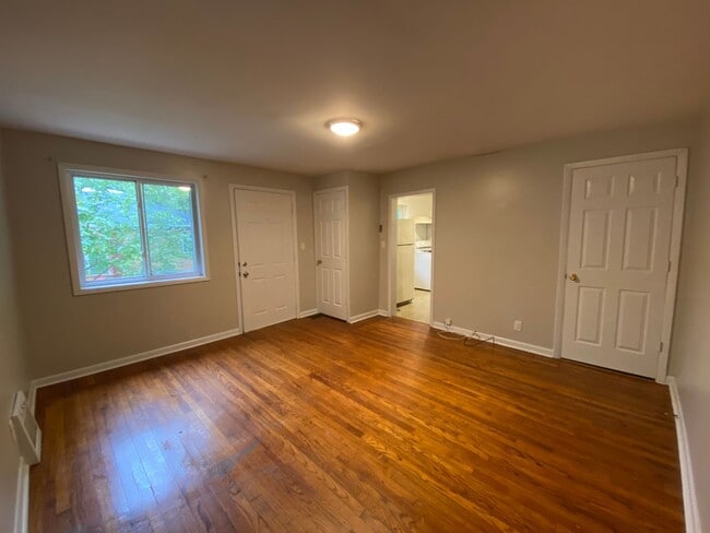 Photo - 1316-1318 Baker - Duplex located in the Ea... Unit 1318