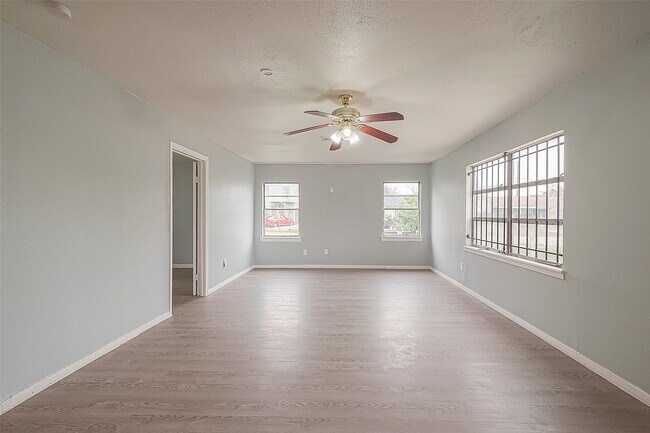 9302 Fairland Dr