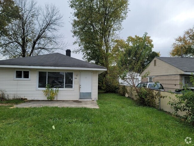 Building Photo - 4 Bedroom 1 Bathroom Single Family Home. C...