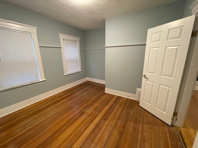 Photo - 35 Cameron Ave Unidad 2