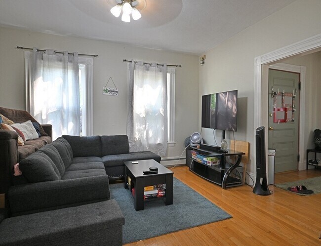 Photo - 318 N Harvard St