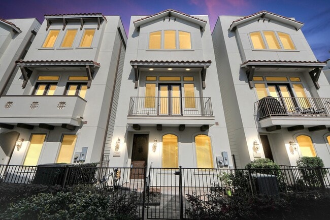 Photo - 1265A Bonner St