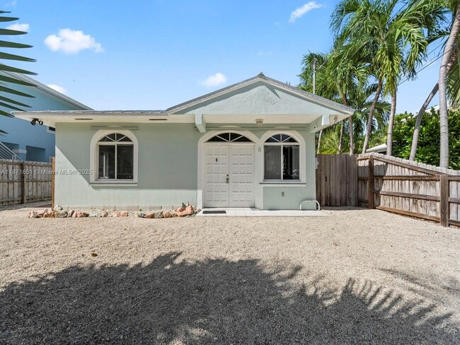 Building Photo - 6 SE Marlin Ave Rental