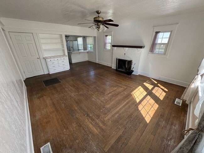 3 Bedroom, 1 Bathroom Home - Located near ... - 3 Bedroom, 1 Bathroom Home - Located near ...