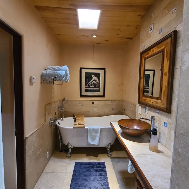 Spa bathroom - 1705 Marble Ave NW Rental