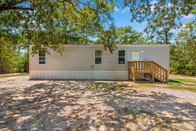 Building Photo - 396 Peachtree Cir