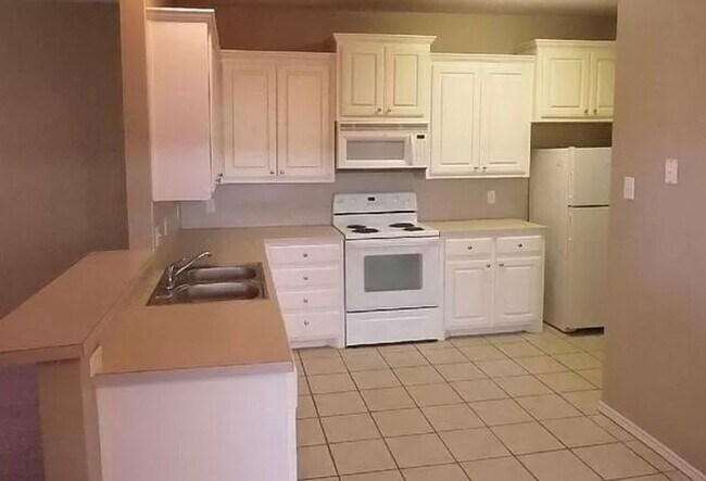 Building Photo - 505 N Clinton Ave Unit B