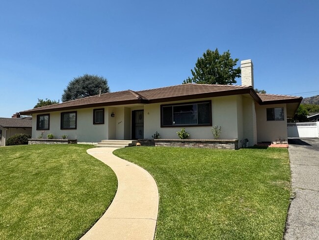 Building Photo - Beautiful Glendora Home in Desireable Area