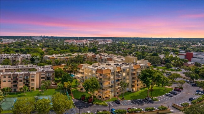 Building Photo - 13120 SW 92nd Ave Unit B-PH6