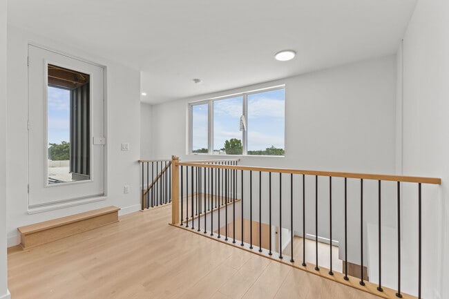 Bright 2-storey rentals - Grâce Rentals