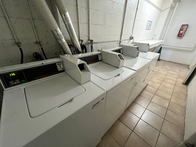 Photo - 685 Kelton Ave