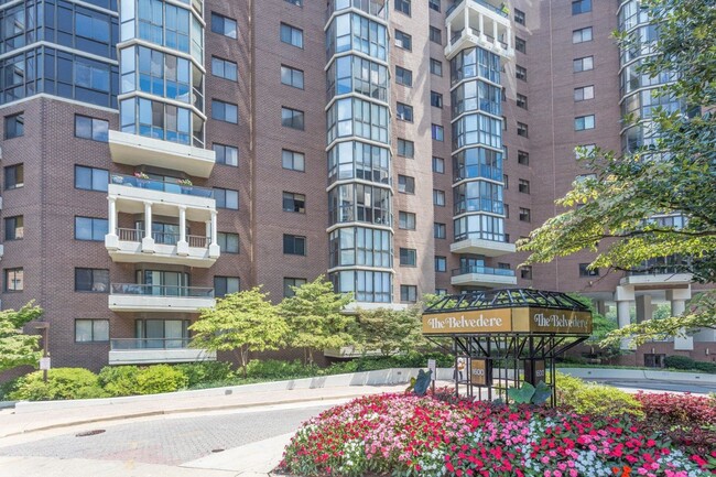 Photo - 1600 N Oak St