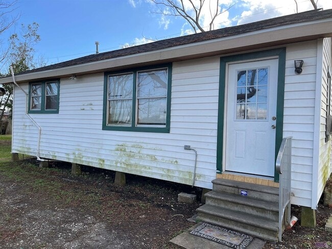 Photo - 240 Boudreaux St