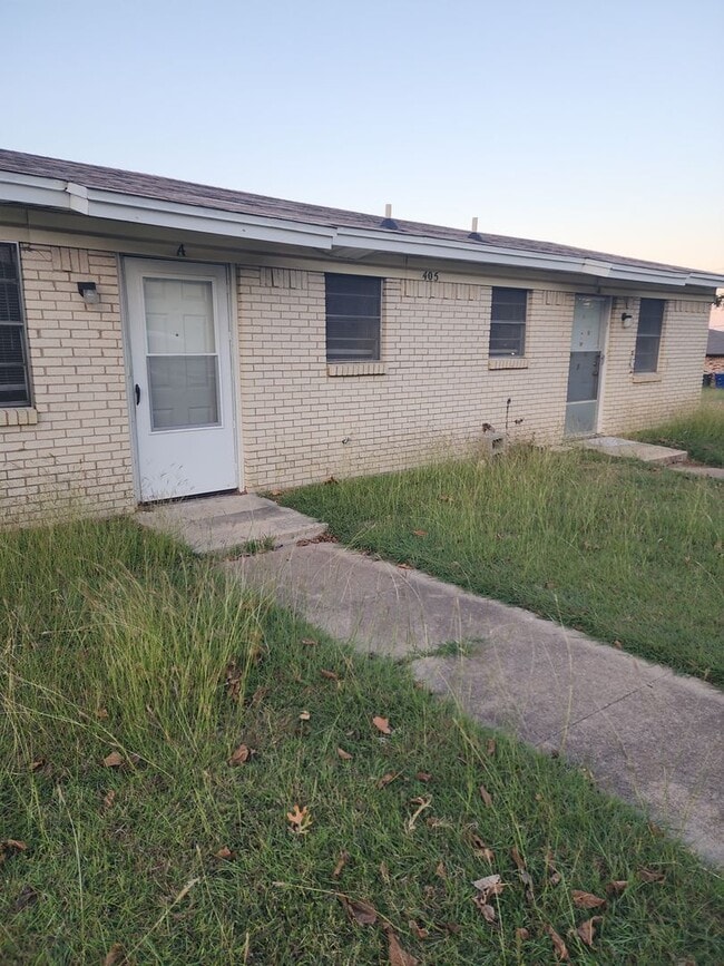 Building Photo - 405 Robertson Ave Unit A