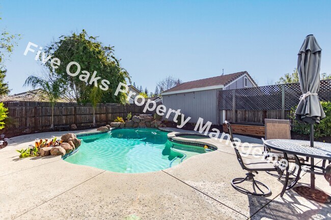 Photo - 422 Carlson Way