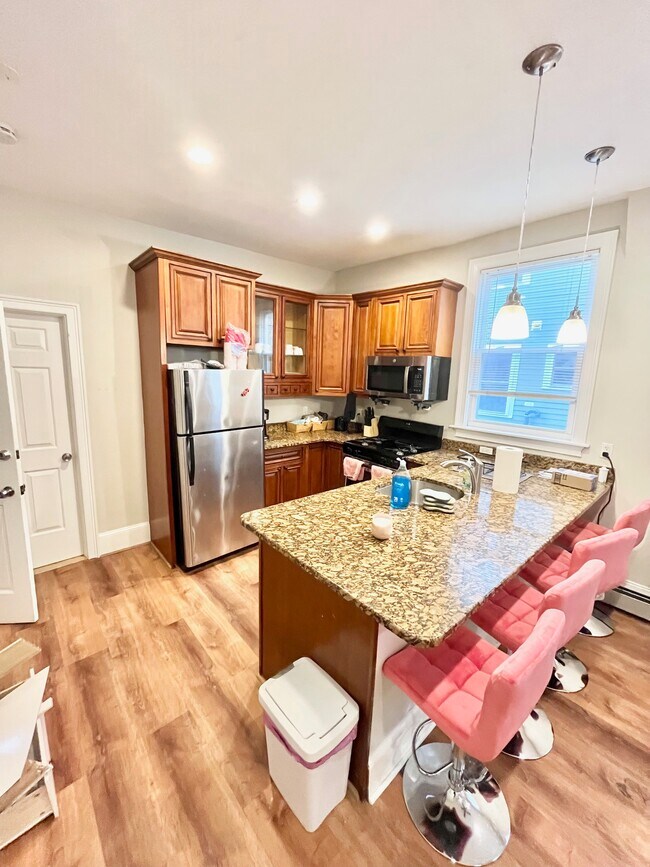 Photo - 719 Parker St