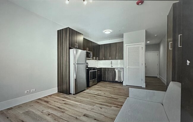 Building Photo - 1539 W Howard St Rental