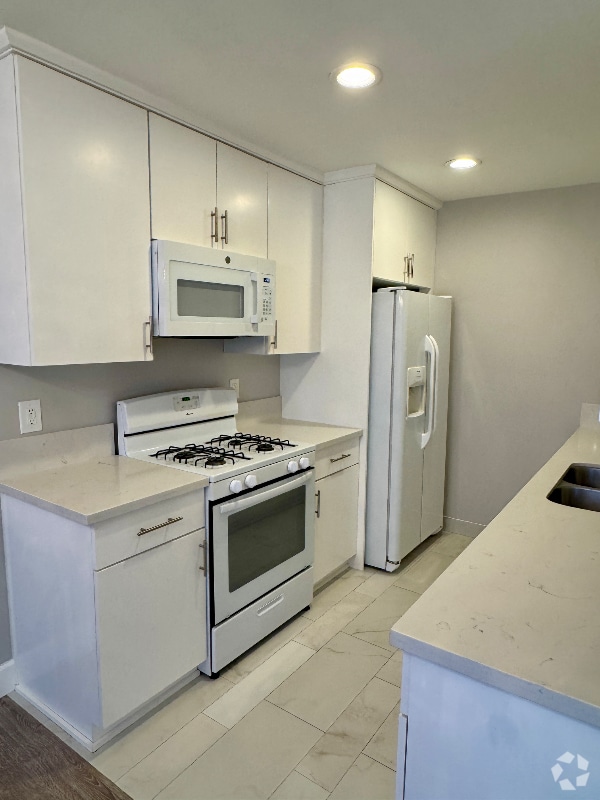 Building Photo - 1800 Camden Ave Rental
