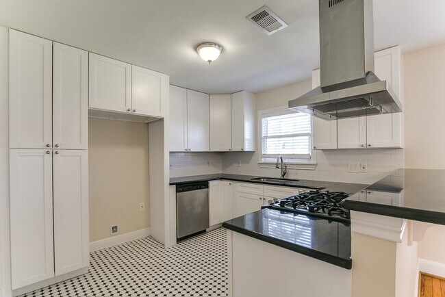 Photo - 927 Walling St