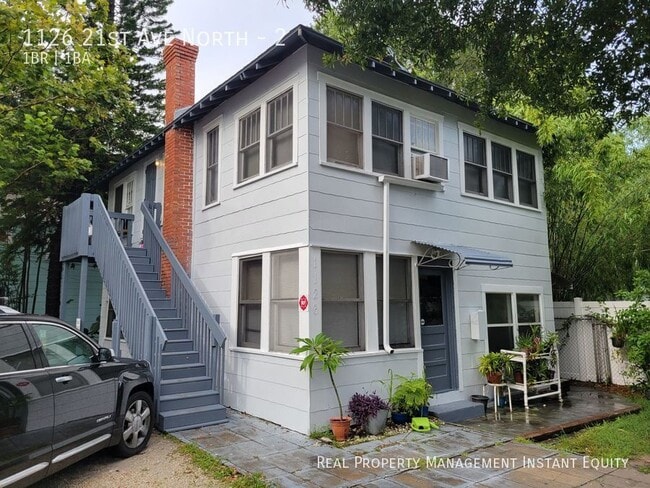 Building Photo - 1126 21st Ave N Unit 2